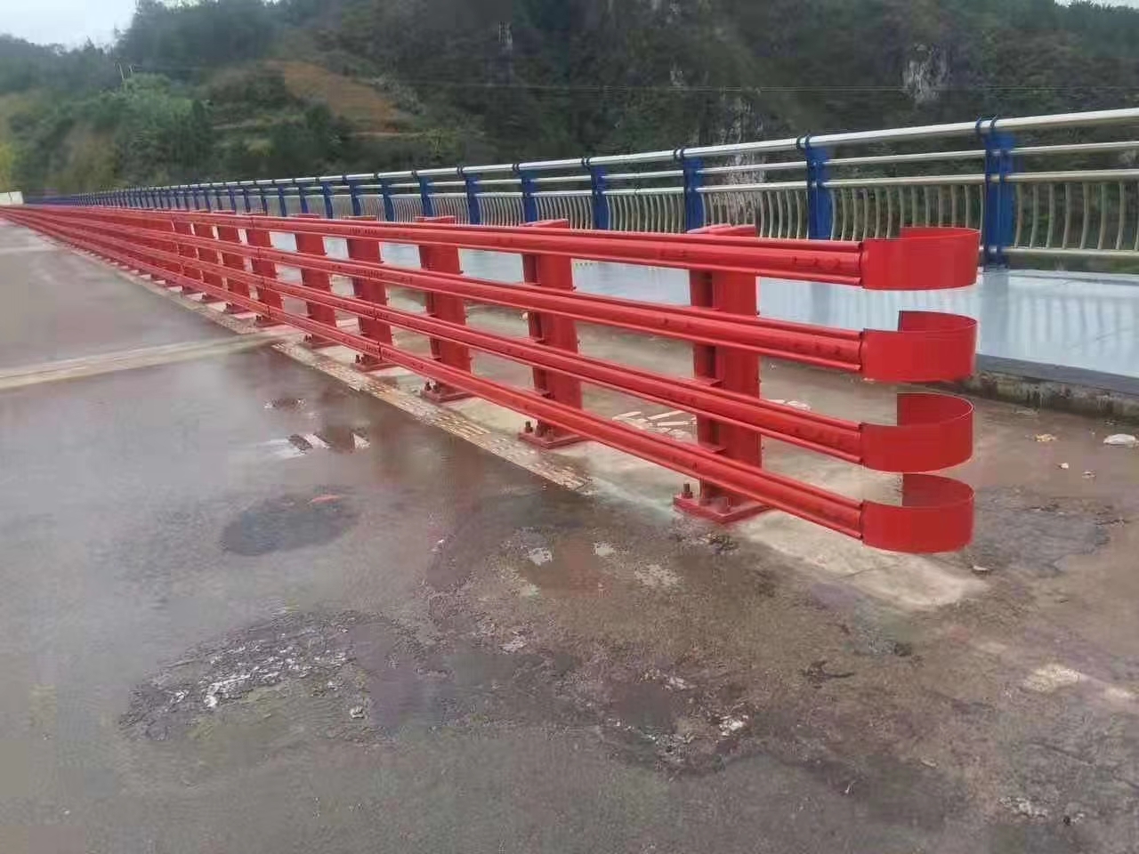 橋梁防撞護欄，防撞護欄